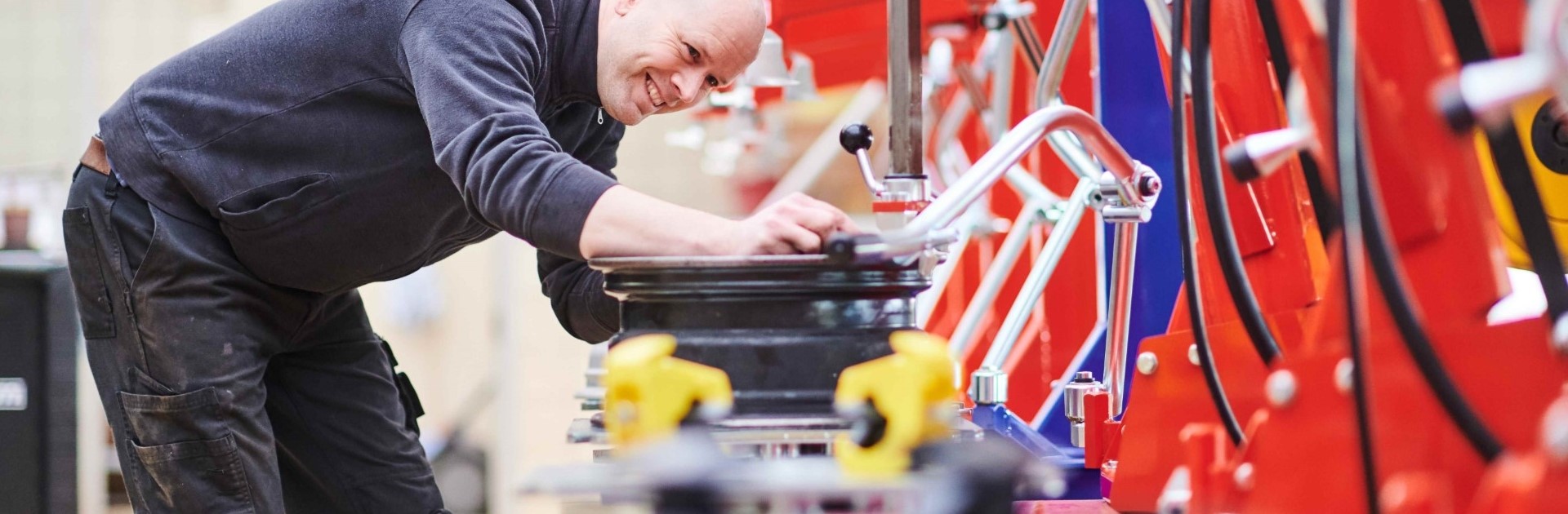 DQN DU QUESNE Refurbished DQN tyre changers Refurbished-2.jpg Refurbished by DQN's qualified technicians. Some machines are fully sandblasted and repainted. All wear parts are replaced with original parts. These machines are not new but work as if they were.